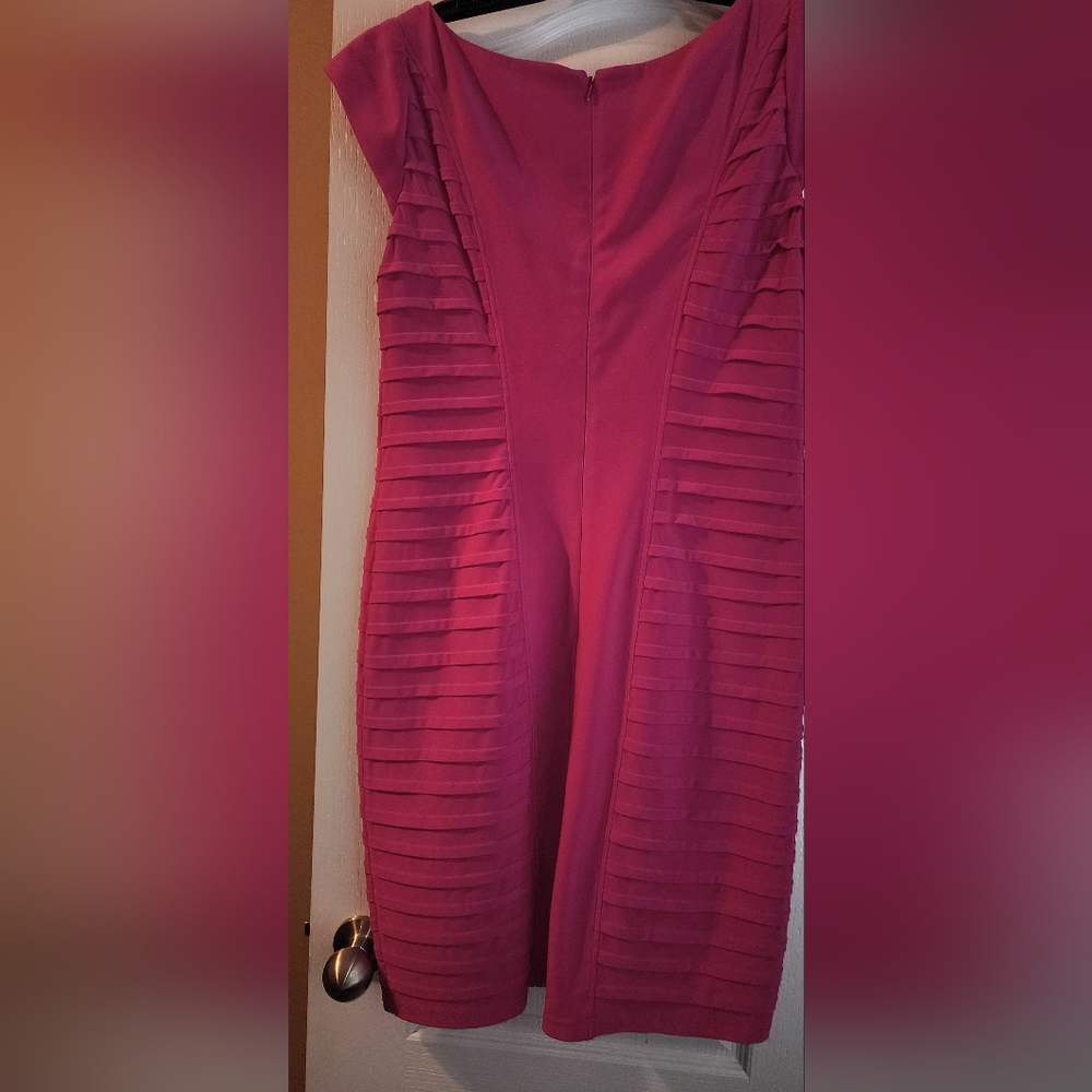Lovely Dress - Picture 3 of 4
